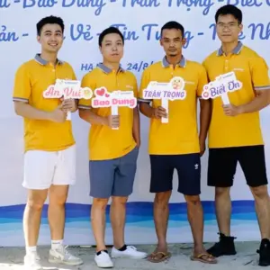 Áo thun đồng phục có cổ